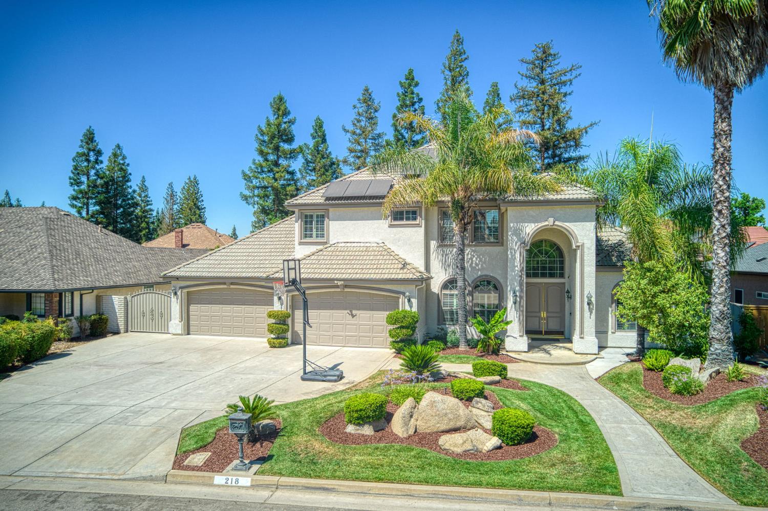 218 W Hubert Ct